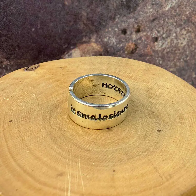 Anillo  Ho´oponopono de plata 950  en letra cursiva 1
