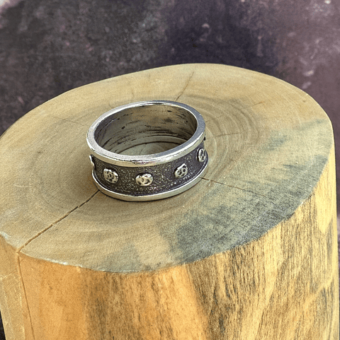 Anillo con Bordes y Circulos de Plata 950