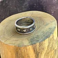 V Anillo con Bordes y Circulos de Plata 950 - Miniatura 3