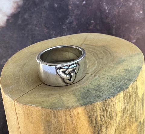 V Anillo Triqueta de Plata 950