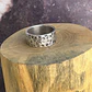 V Anillo con Martillado Grueso de Plata 950 - Miniatura 3