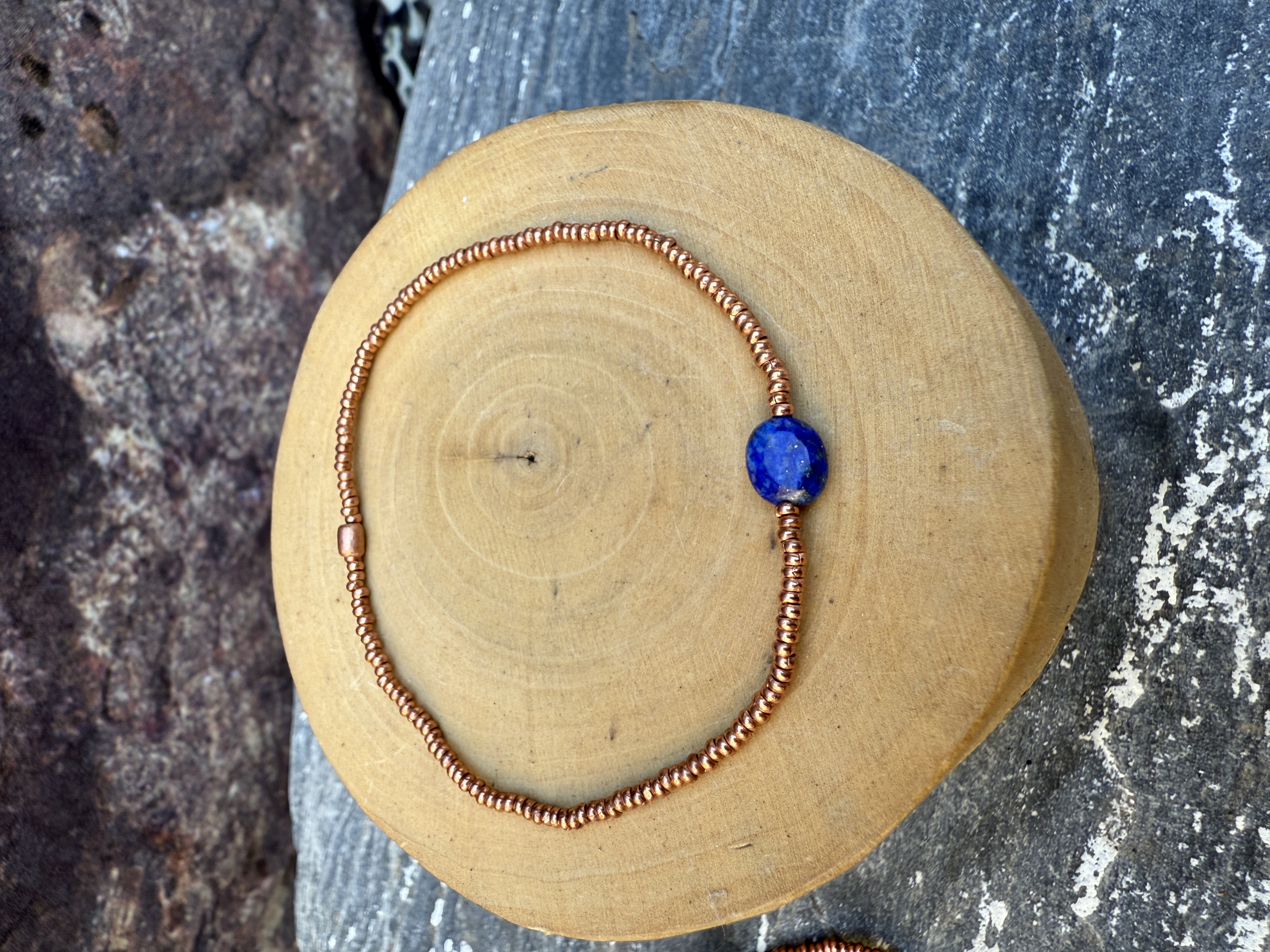 Pulsera elástica de mostacillas de Cobre y una piedra  1
