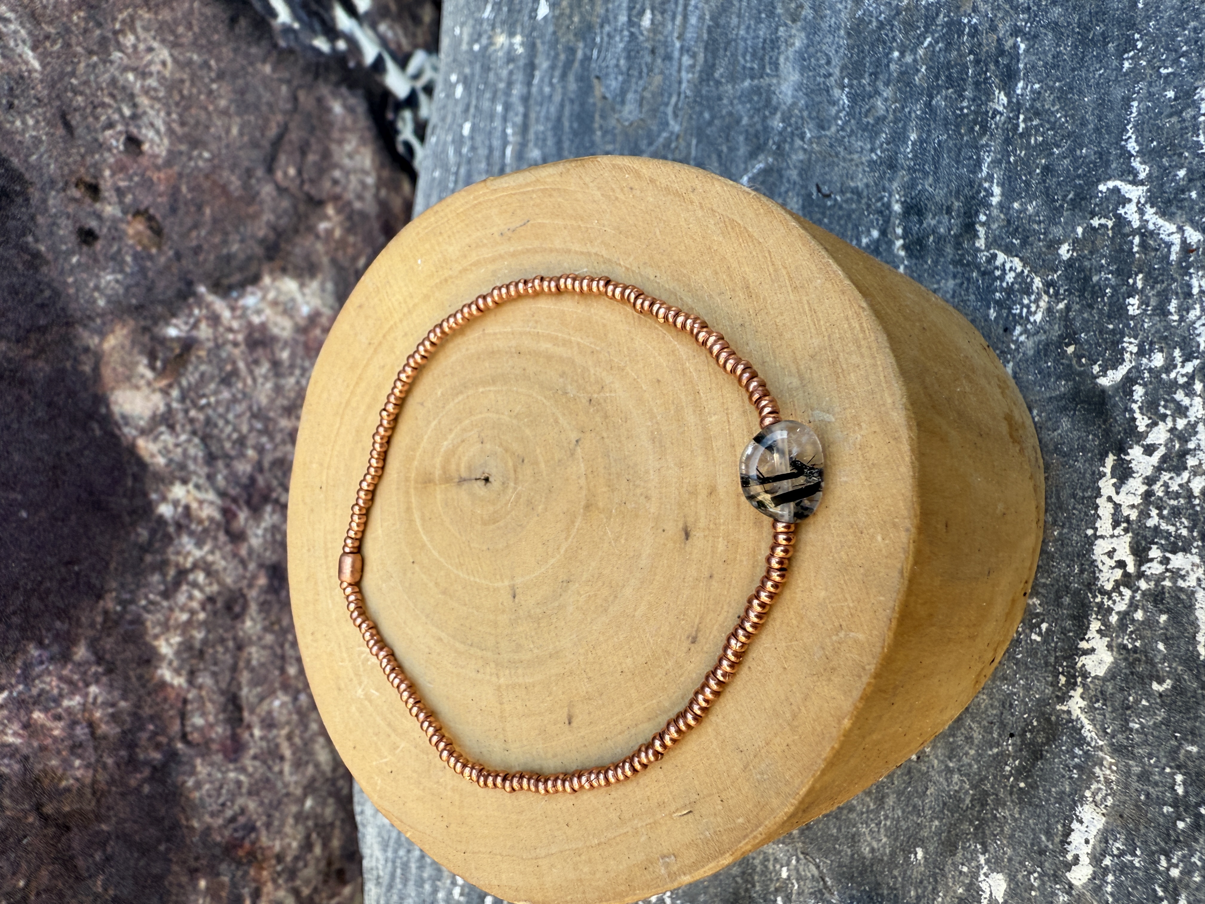 Pulsera elástica de mostacillas de Cobre y una piedra  3