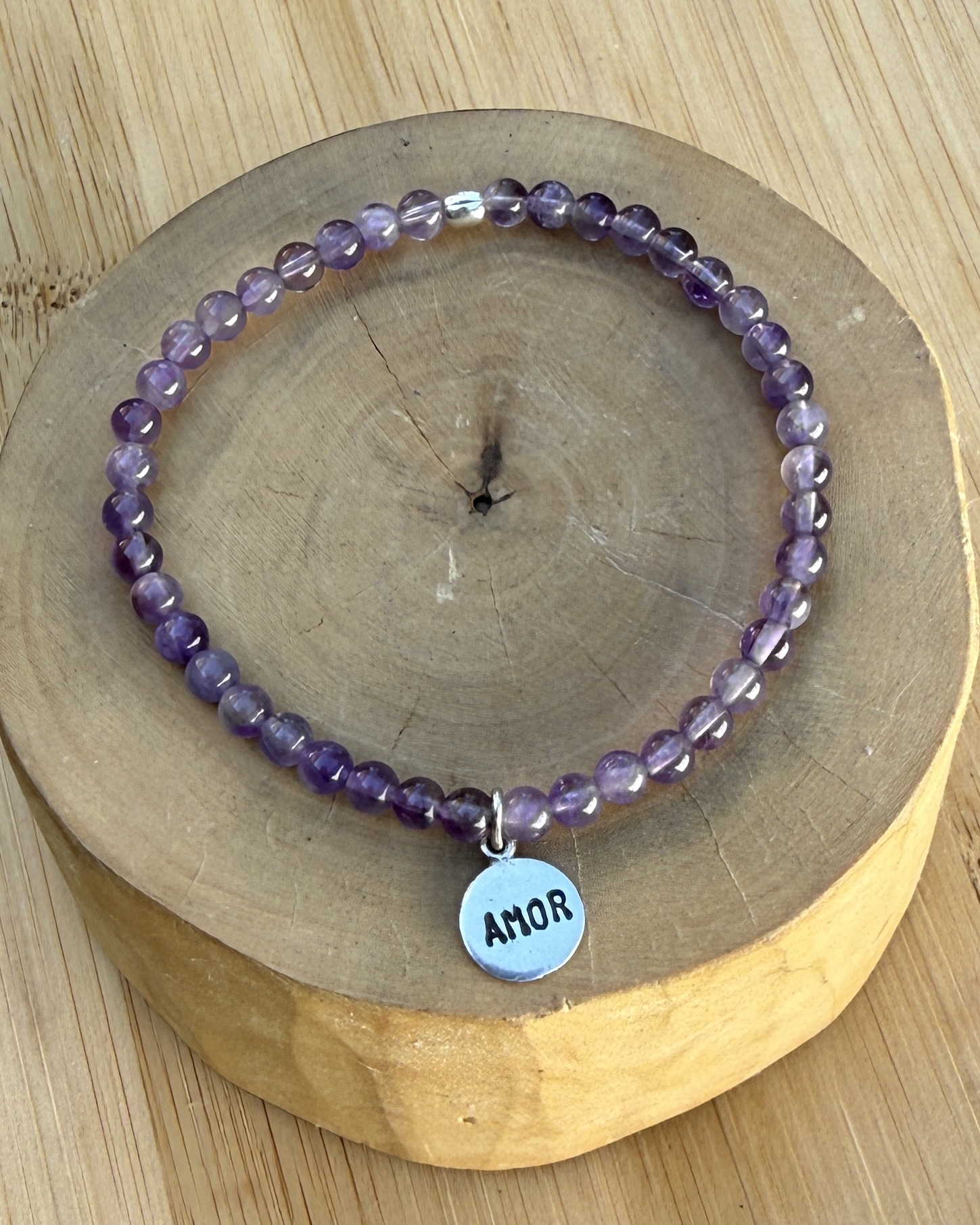 Pulsera Elástica Medalla Amor Plata 950 y Mostacillas de Piedras  2