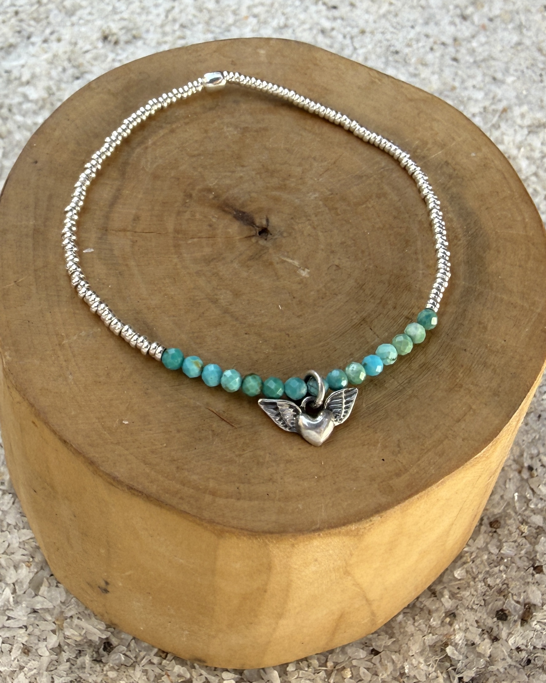 Pulsera Elástica Medalla Corazón con alas Plata 950, Mostacillas de Plata 1000 y piedras 2