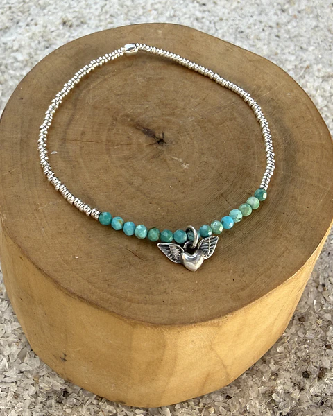 Pulsera Elástica Medalla Corazón con alas Plata 950, Mostacillas de Plata 1000 y piedras