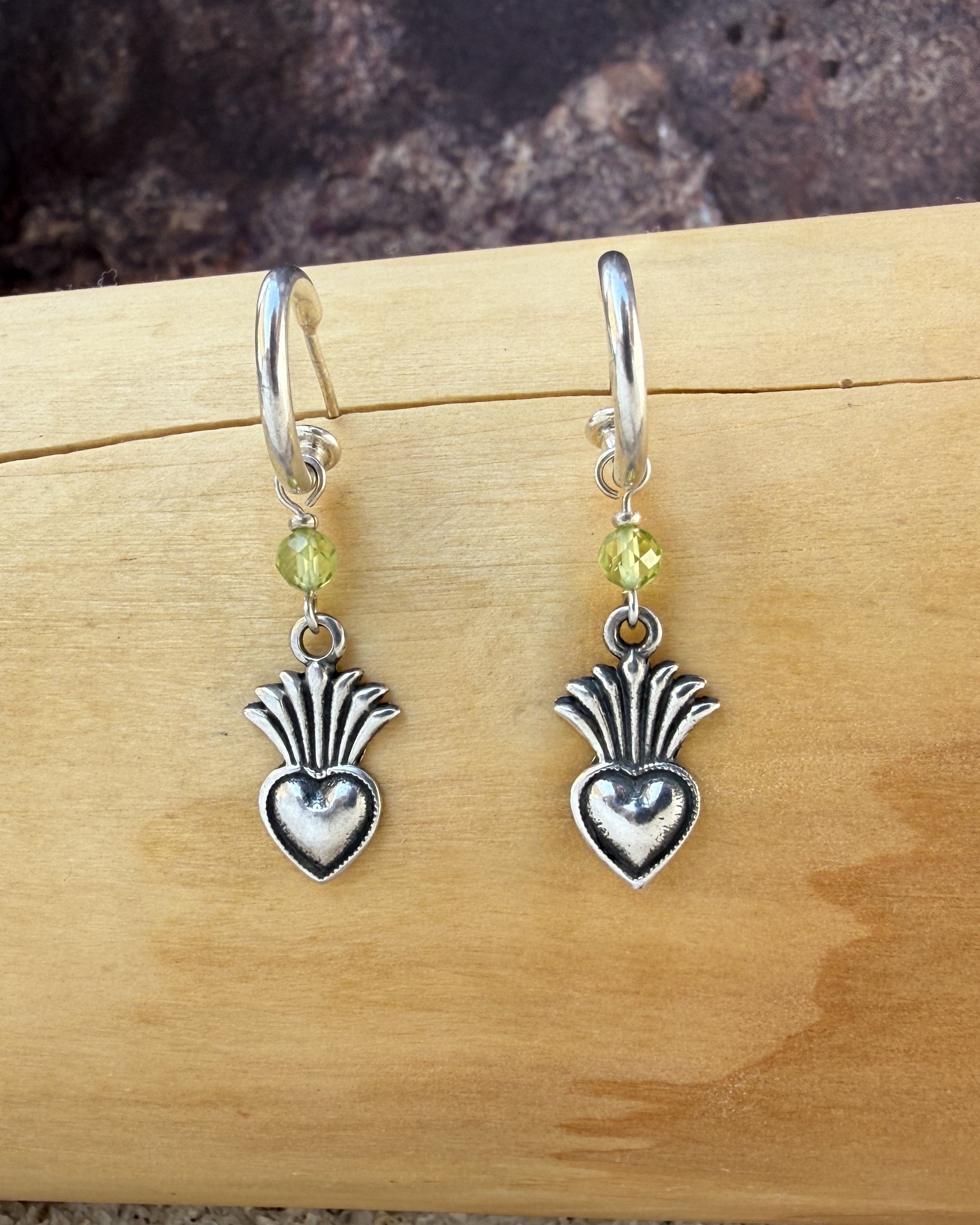 Aros argolla Corazón plantita plata 950 y piedras  2