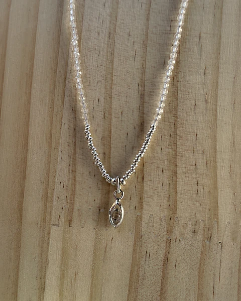 Collar con Herkimer o Cuarzo Diamante en plata 950 y mostacillas de plata 1000 y Cuarzo 