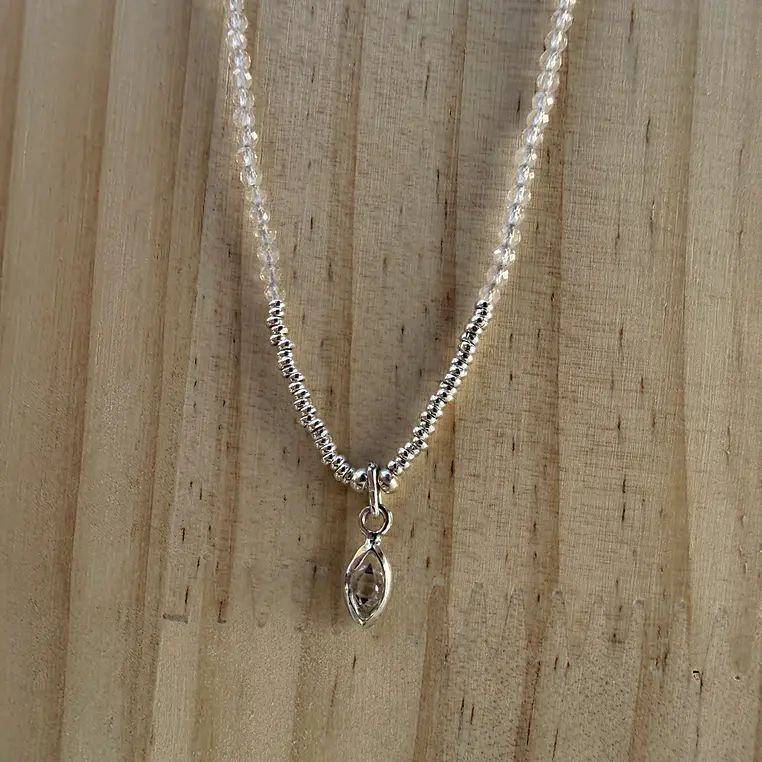 Collar con  Cuarzo Diamante Herkimer en plata 950 y mostacillas de plata 1000 y Cuarzo  1
