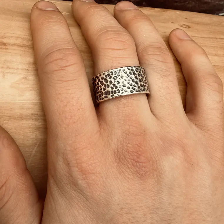 V Anillo Martillado Tupido de Plata 950  2