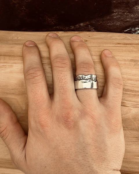 V Anillo Uno sobre Otro con Texturas de Plata 950