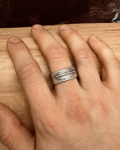 U Anillo Ajustable Lámina con Pluma Plata 950