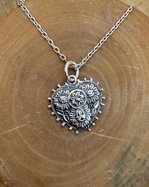 Medalla Corazón Floreado de Plata 950