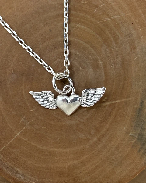 Medalla Corazón con Alas de Plata 950