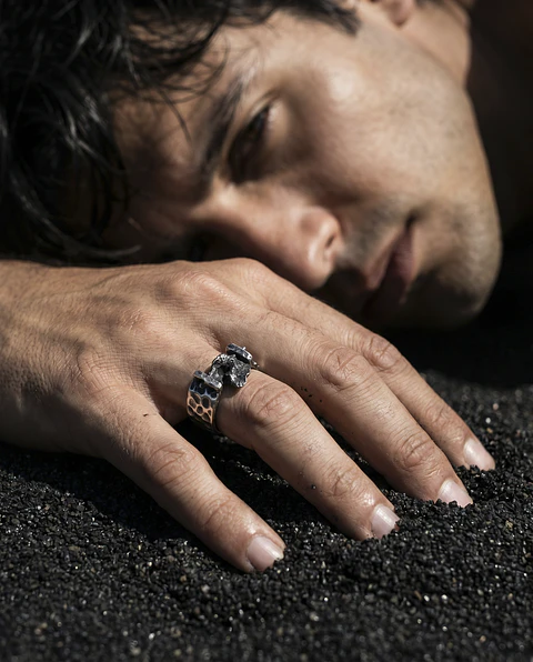 Anillo martillado plata 950 meteorito engaste suspendido