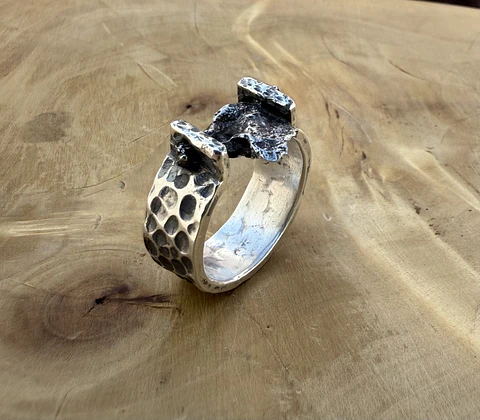Anillo martillado plata 950 meteorito engaste suspendido