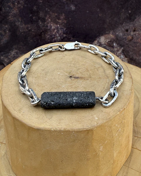 V Pulsera cadena eslabón grueso de plata 950 con piedra volcánica  