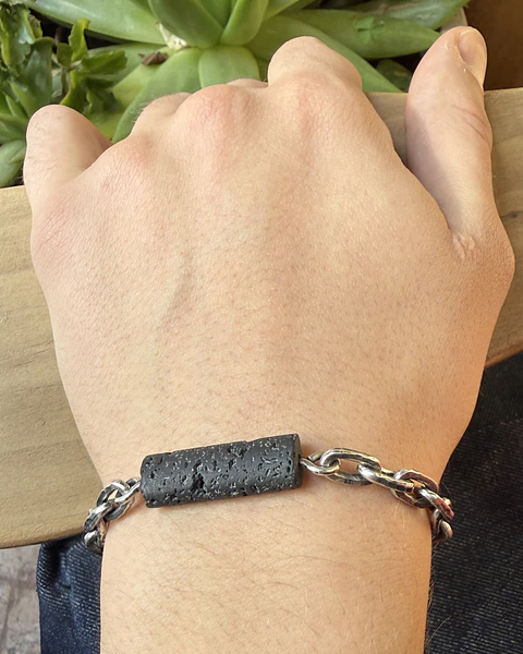 V Pulsera cadena eslabón grueso de plata 950 con piedra volcánica  