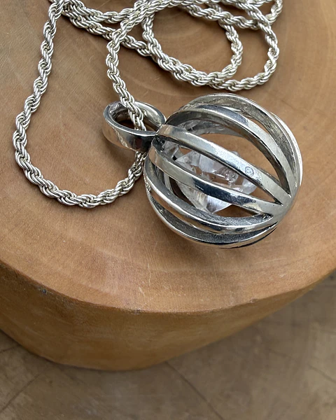 Colgante jaula esfera de plata 950 con Cuarzo Diamante Herkimer 