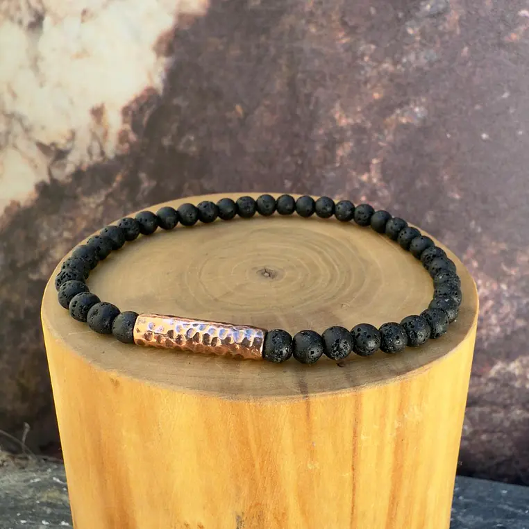 V Pulsera elástica Tubo Delgado de Cobre Martillado y Mostacillas de piedras de 4mm 2