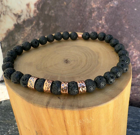 V Pulsera elástica con mostacillas de Cobre Martilladas y piedras de 6 mm