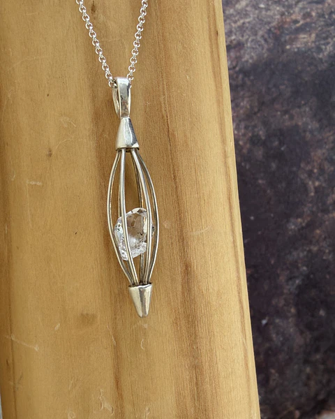 Colgante Jaulita de plata 950 y Cuarzo Diamante Herkimer