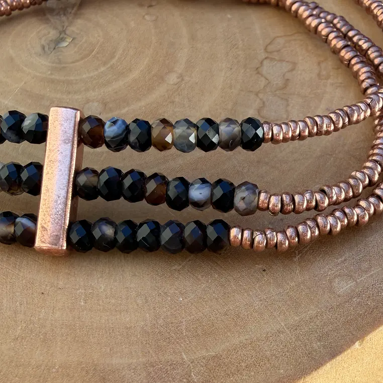 Pulsera elástica de 3 corridas de mostacillas de Cobre y piedras 2