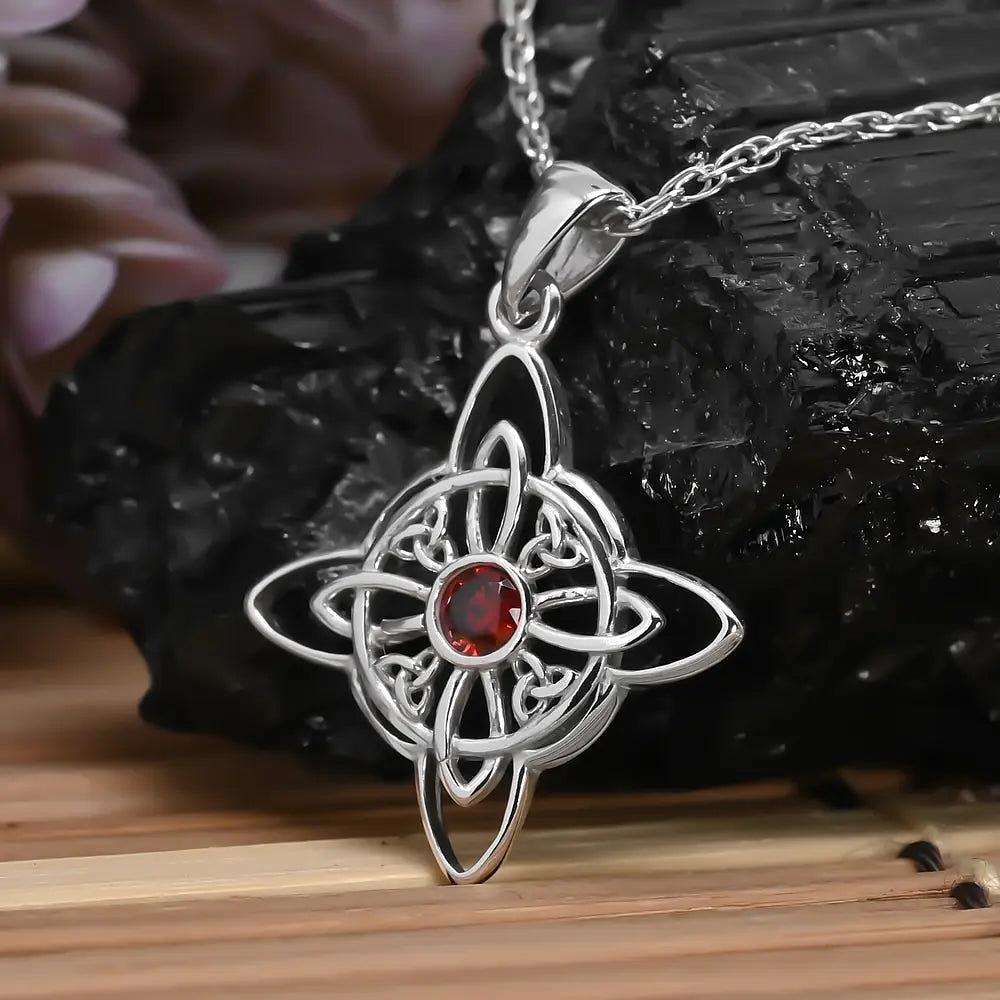 Colgante nudo de bruja con piedra granate en plata fina 925 2