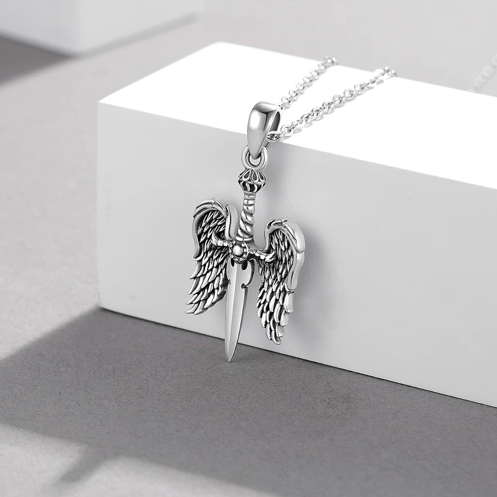 Colgante espada de san miguel de arcángel en plata 2