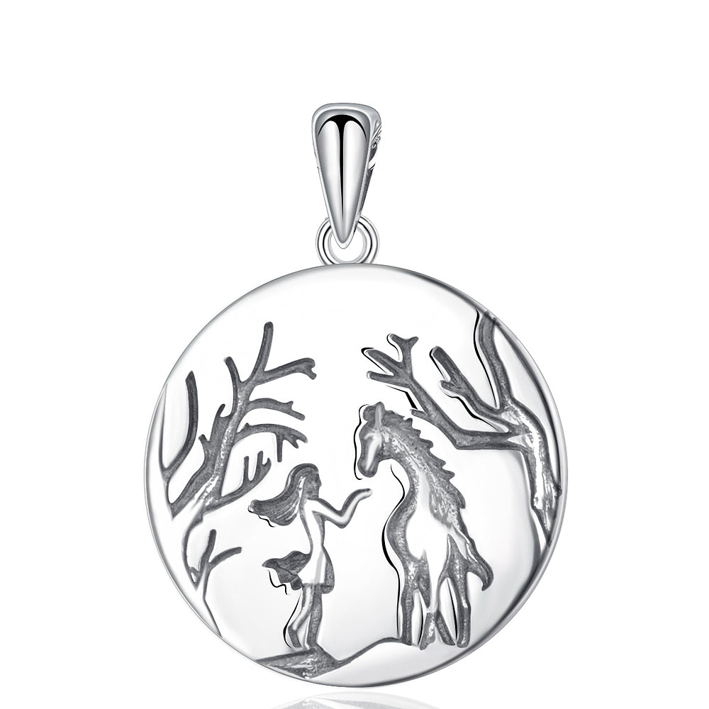 Colgante medalla de amor caballo y mujer en plata fina 950 1