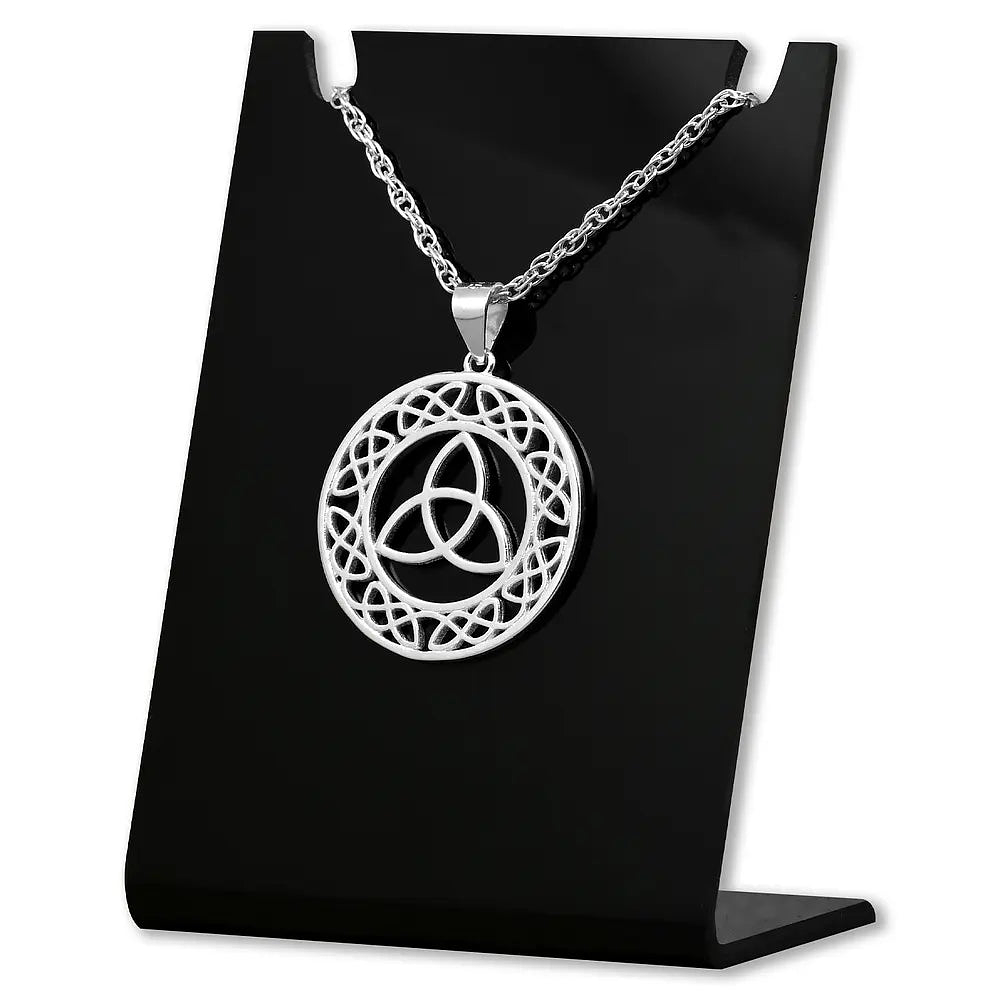 Colgante triqueta en plata fina 950, con cadena 1