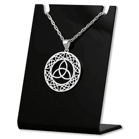 Colgante triqueta en plata fina 950, con cadena