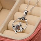 Colgante Nudo De Bruja Pequeño Con Granate En Plata fina 2