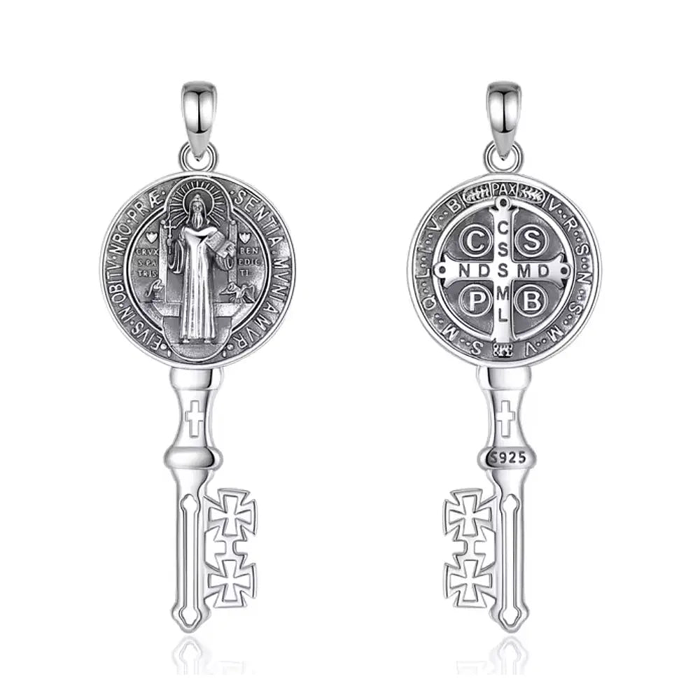Colgante llave de San Benito full definición en plata 1