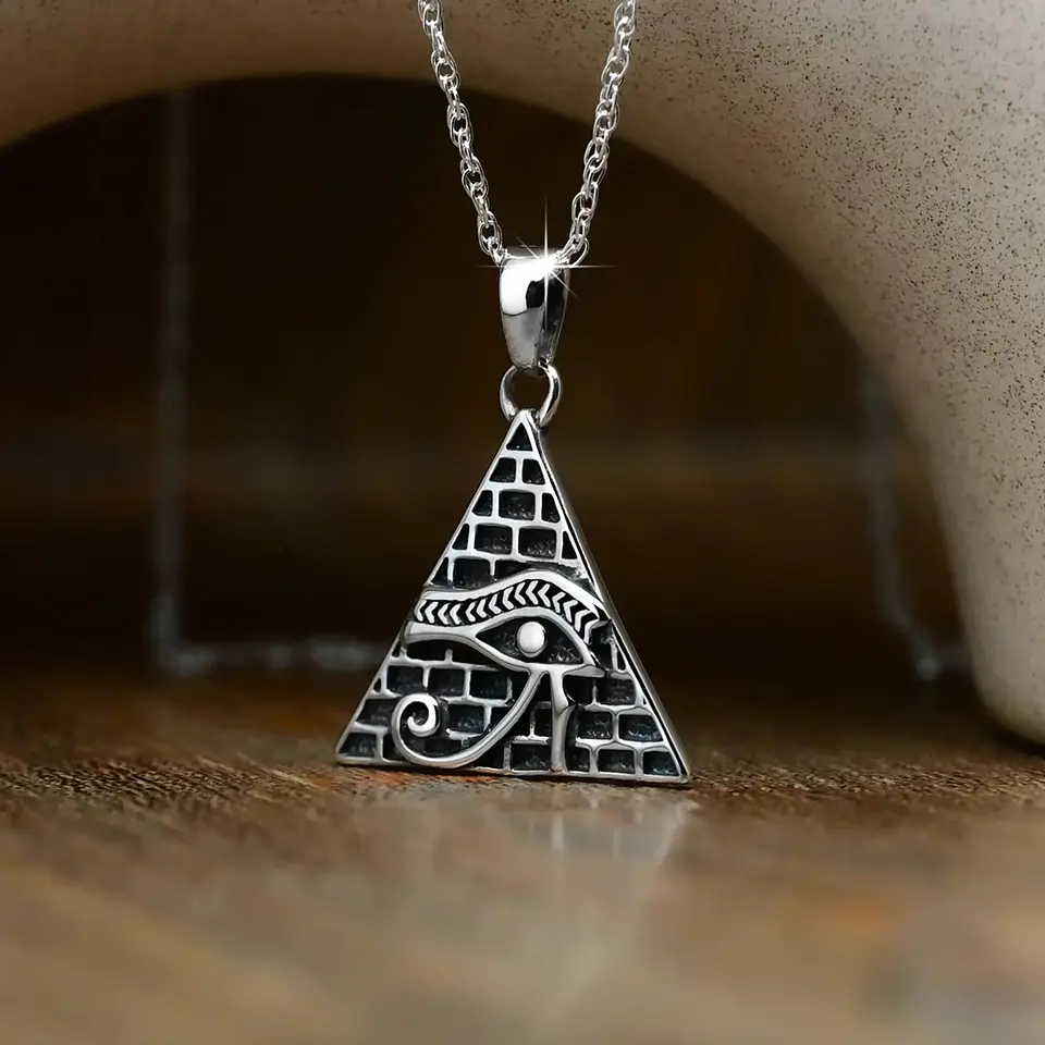 Colgante piramide egipcia con ojo de horus en plata 925 1