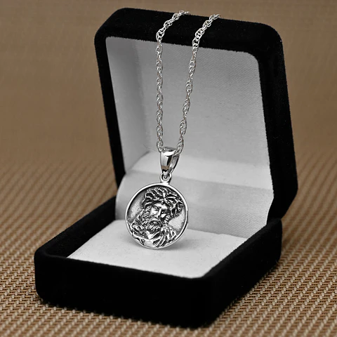 Colgante rostro de cristo con corona de espinas en plata 925