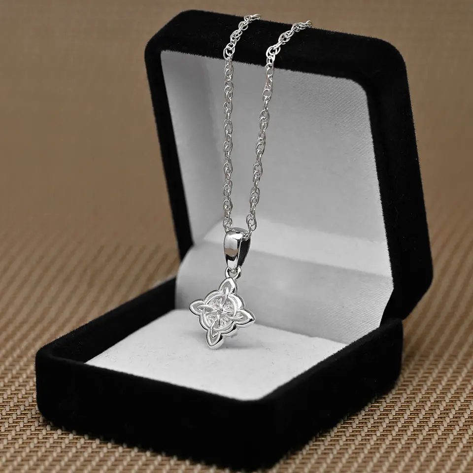 Colgante nudo de brujas pequeño en plata 925 1
