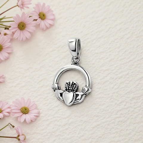Colgante claddagh en plata 925