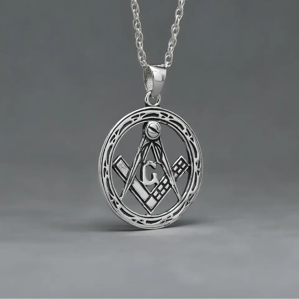 Colgante escuadra mason en plata 950 1