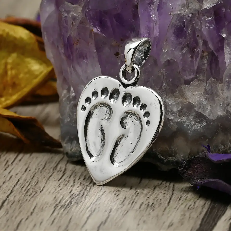 Colgante patitas corazon en plata 950 1