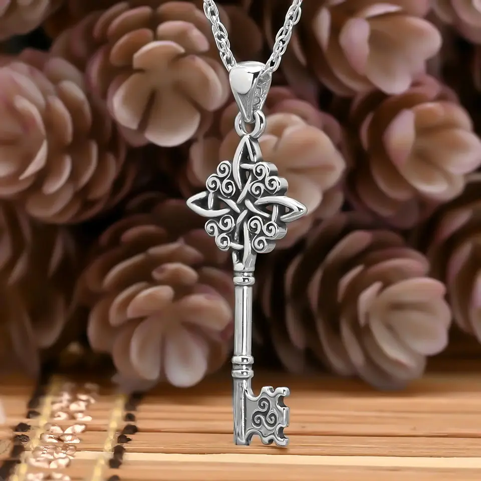 Colgante llave nudo de bruja mediana en plata 950 1