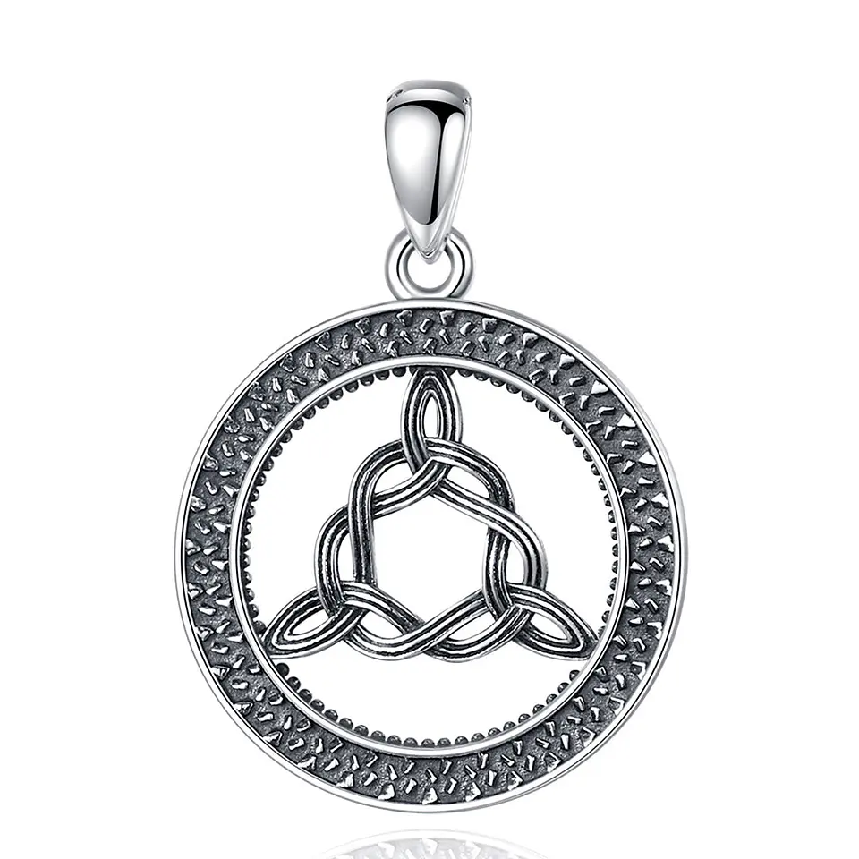 Colgante triqueta celta en plata 925 1