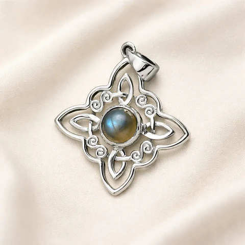 Colgante nudo de bruja labradorita en plata 925