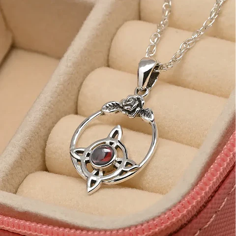 Colgante Nudo De Bruja Granate En Plata 925