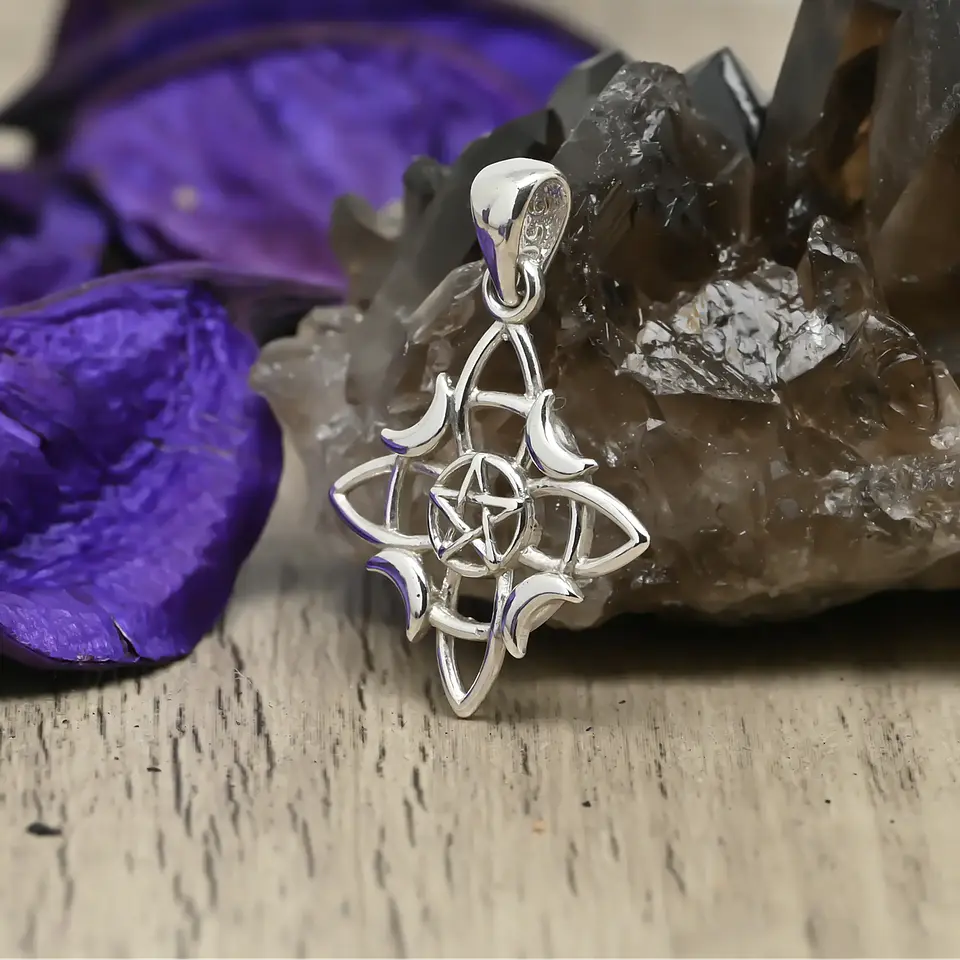 Colgante nudo de brujas 4 lunas pequeño en plata 950 1
