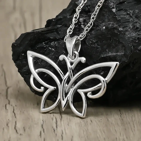 Colgante de mariposa en plata 925