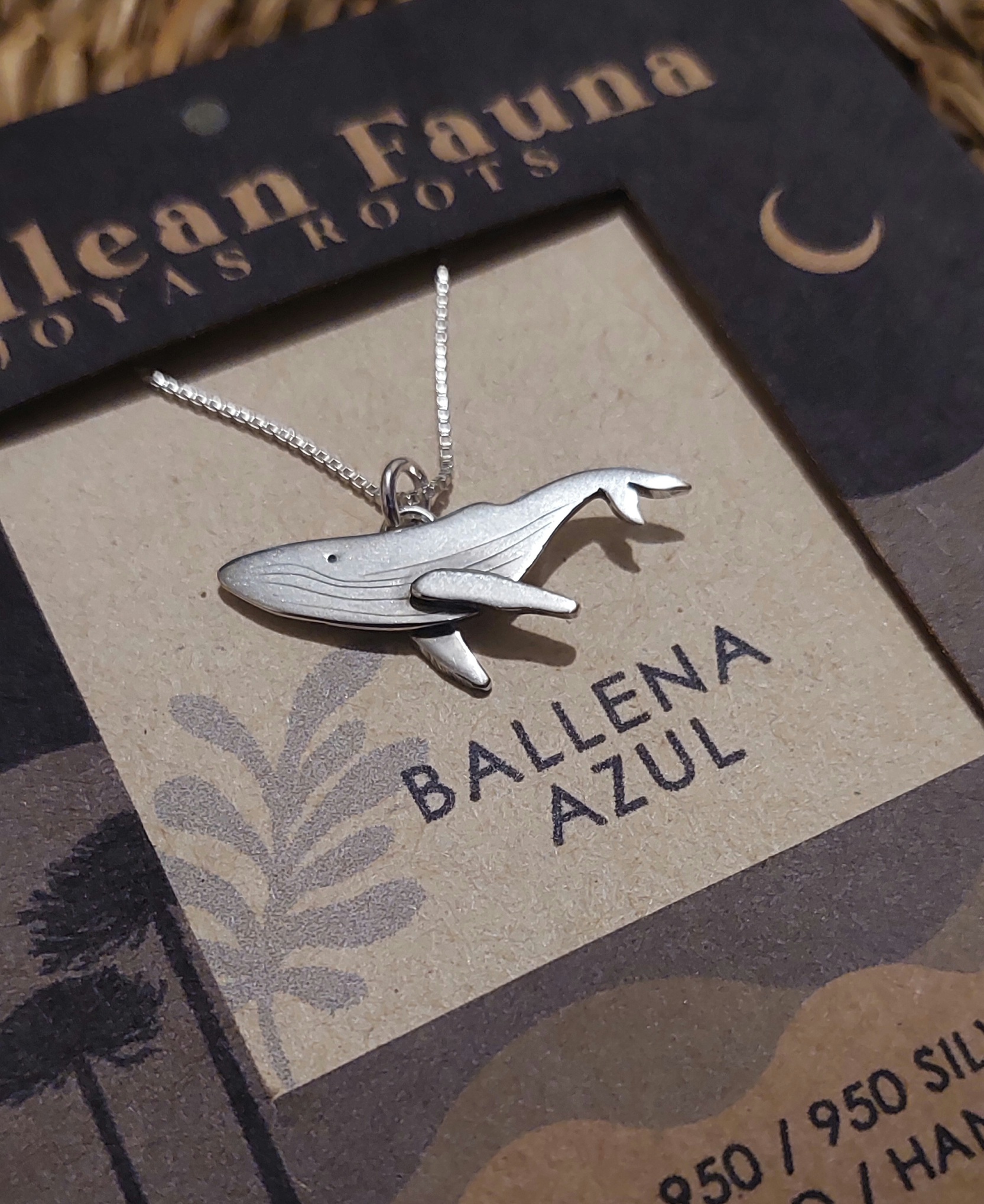 COLLAR BALLENA AZUL