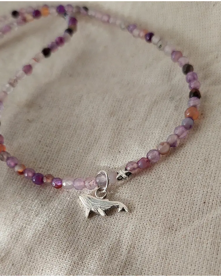 COLLAR BALLENA MORADO 