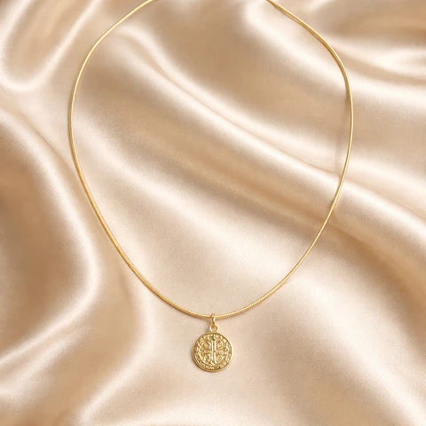Collar Medalla San Benito – Baño en Oro