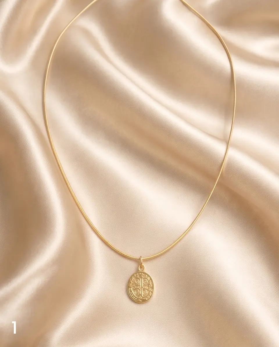 Collar Medalla San Benito – Baño en Oro 3